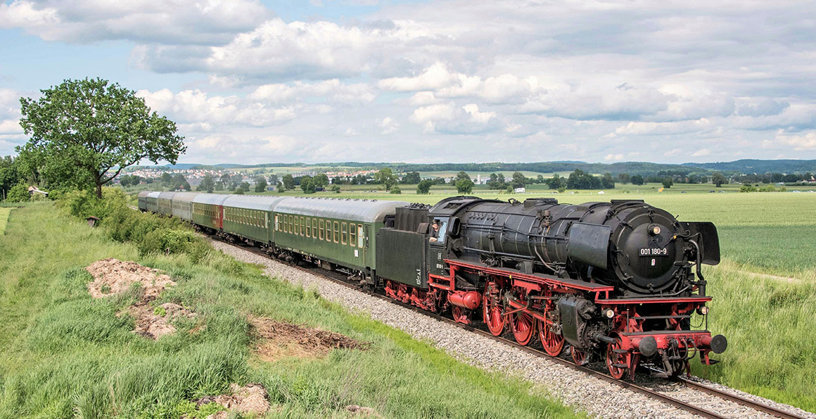 BRAWA: Rychlíková parní lokomotiva DB řady 01 s ozvučením a kouřovým generátorem